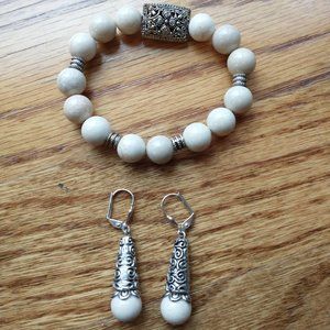 Vintage Howlite Beaded Stretch Bracelet and Earrings